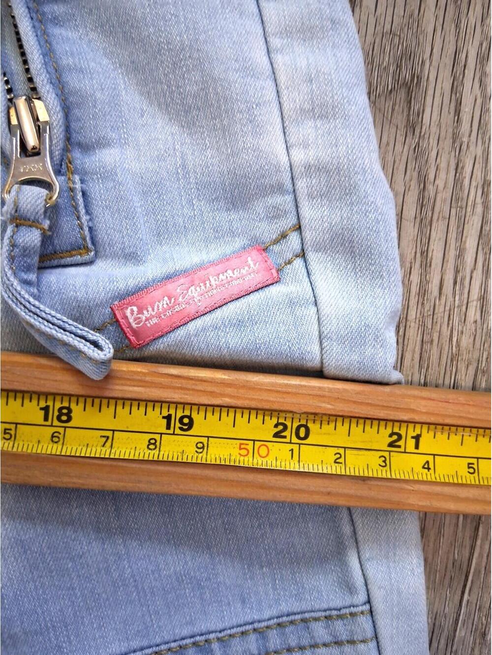 VTG BUM Equipment Women's Missy Size 12, 32x20 Mid Rise Blue Denim Capri Pants - Picture 9 of 13